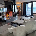 Everness & Ξενοδοχείο