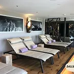 Hotel Everness & 4*