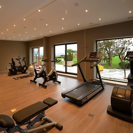 Hotel Everness & 4*