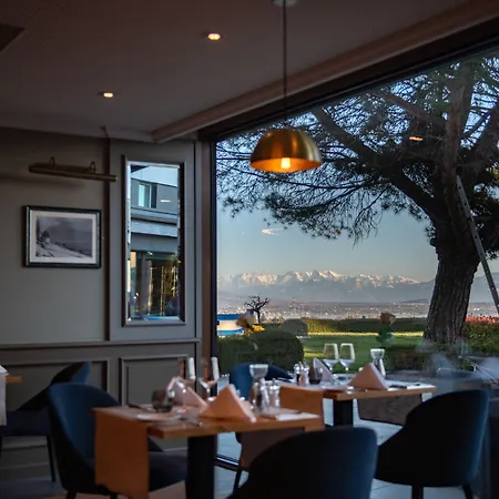 Everness & Ξενοδοχείο