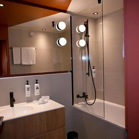 Everness & Hotel 4*
