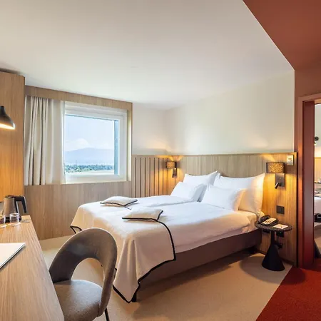 Everness & Hotel 4*