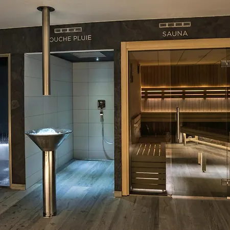 Hotel Everness & 4*