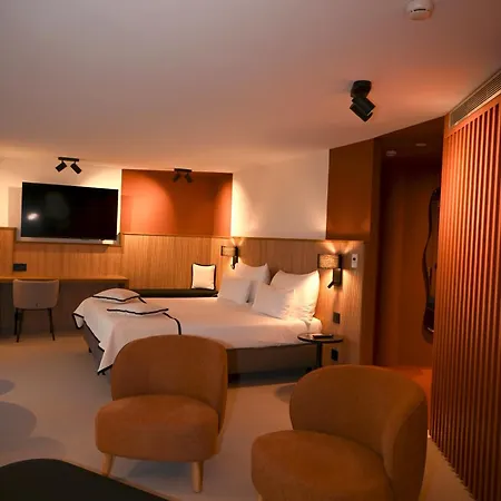 Hotel Everness & 4*