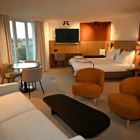 Hotel Everness & 4*