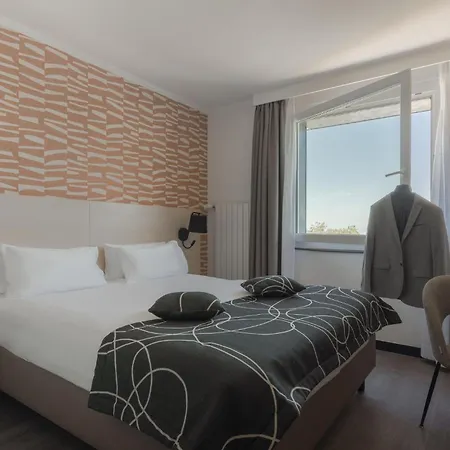 Everness & Hotel Chavannes-de-Bogis