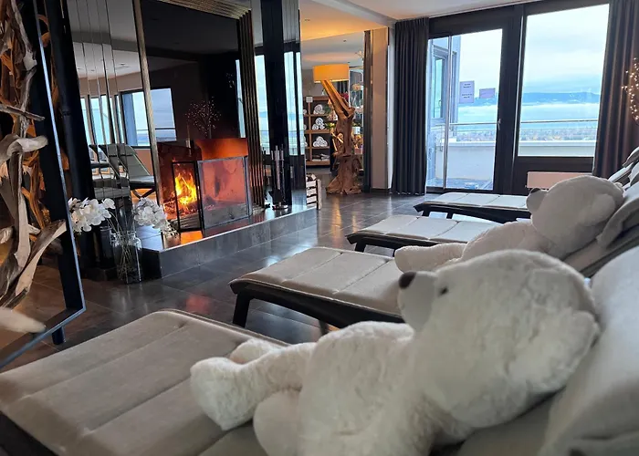 Everness & ホテル