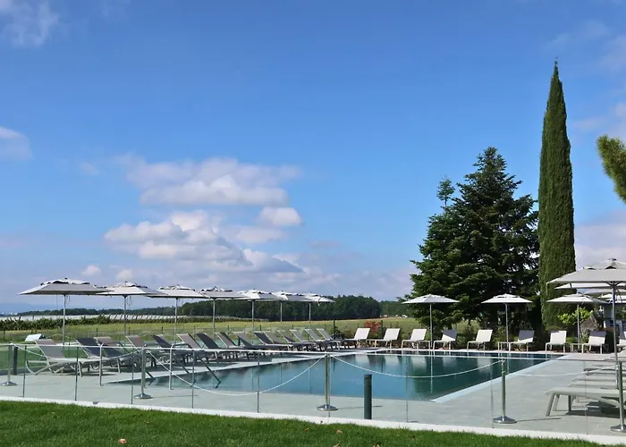 Everness & ホテル