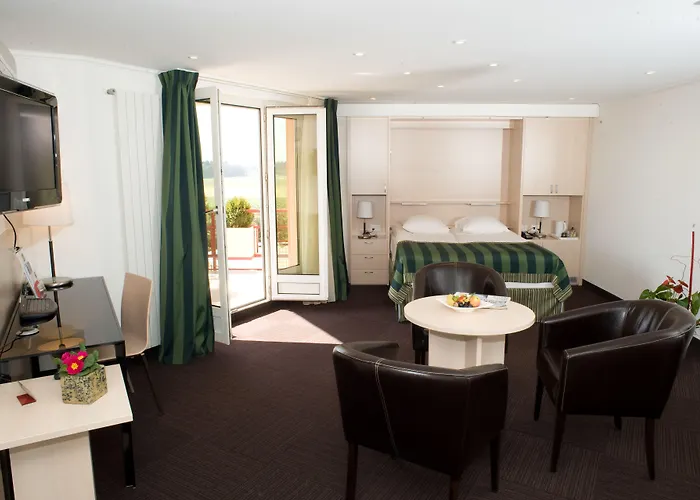 Everness & シャヴァンヌ・ド・ボジ