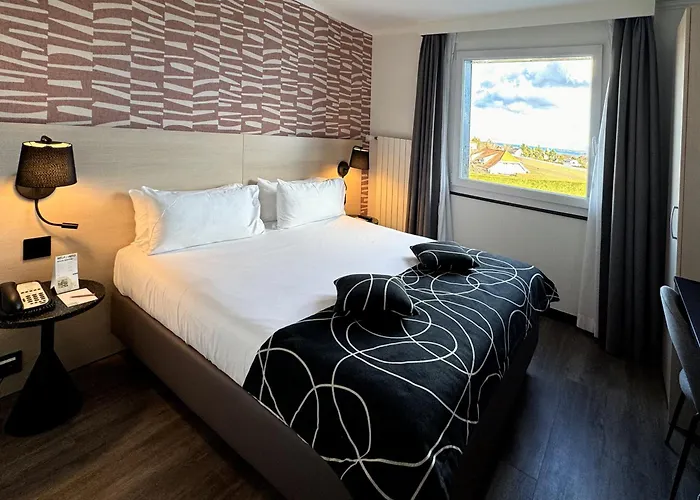 Hotell Everness & 4*